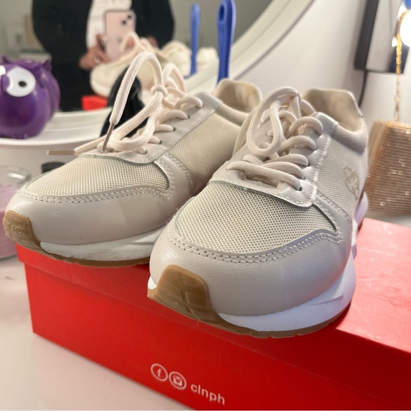 Excellent condition. Worn once traveling. - Picture 2 of 7